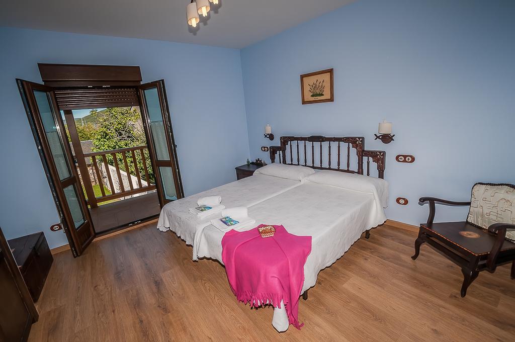 Casa Rural El Almendro De Maria Ponferrada Quarto foto