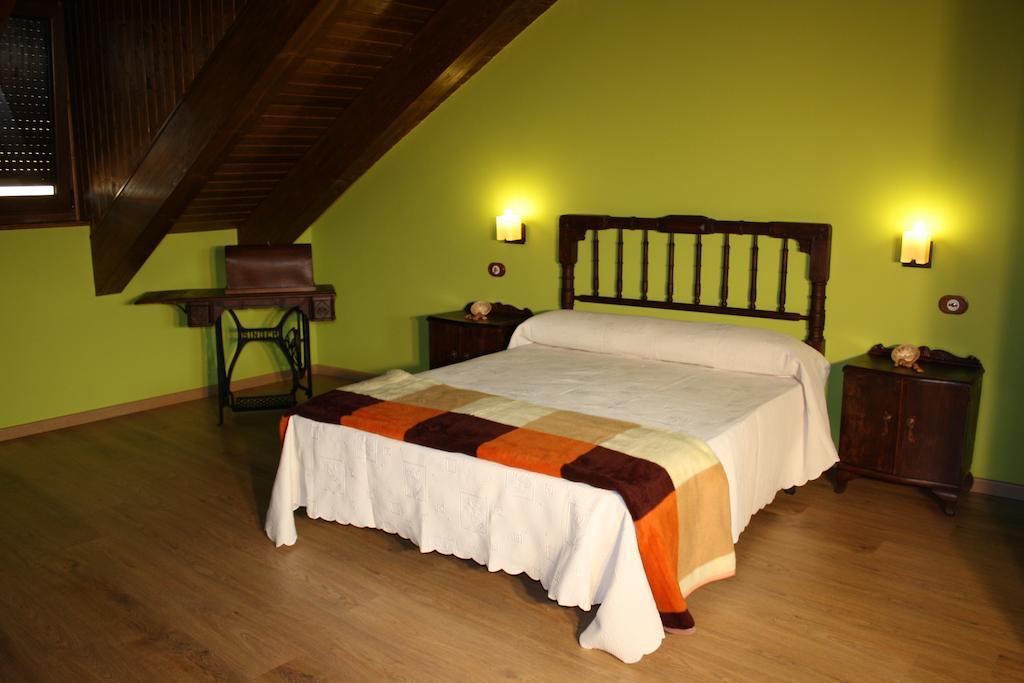Casa Rural El Almendro De Maria Ponferrada Quarto foto